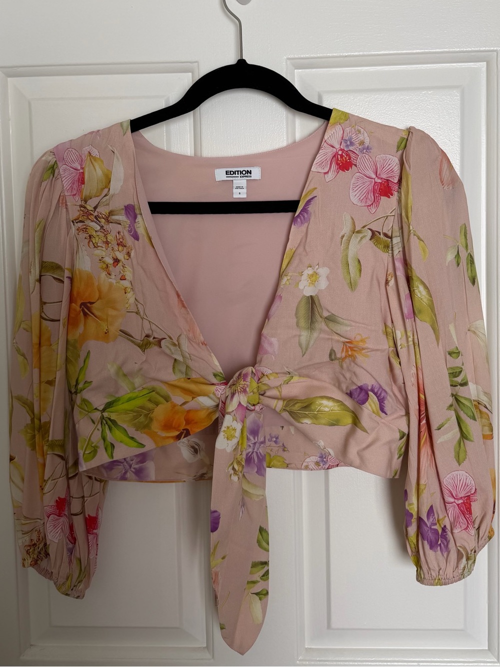EXPRESS Pink Floral Tie-Front Crop Blouse